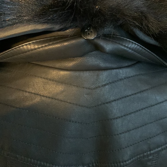 Black Leather Coat w/Removal Faux Fur Collar NEW - Picture 8 of 13